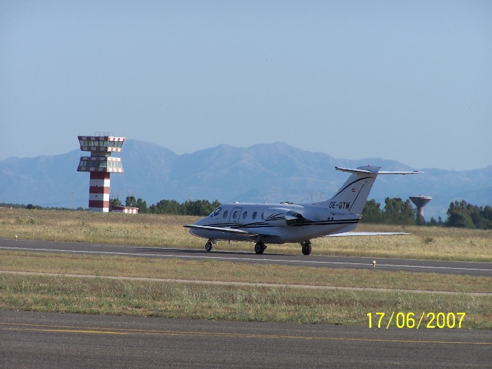 BEECH JET 400 in partenza